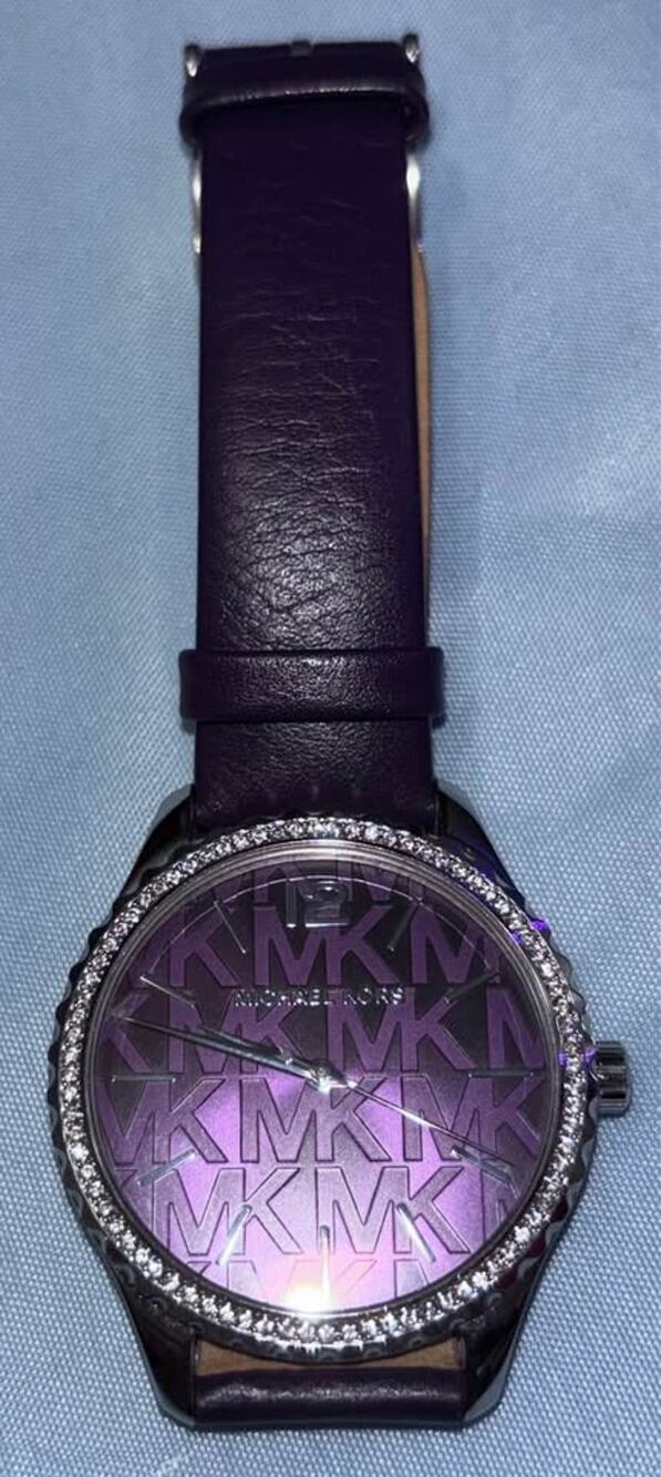 New! Michael Kors
Layton watch Purple w/Leather